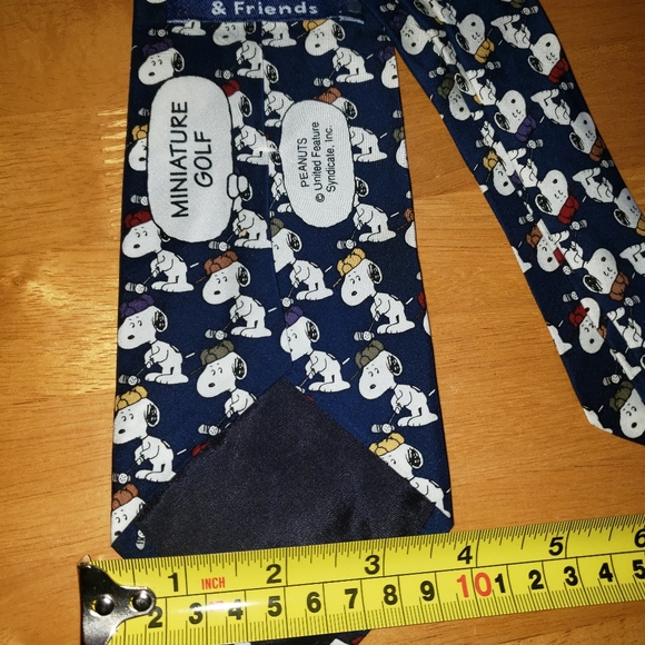 Snoopy & Friends "Miniature Golf" Mens Neck Tie - Picture 3 of 3